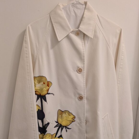 3d Flower Trench Coat In White - Picture 1 of 2